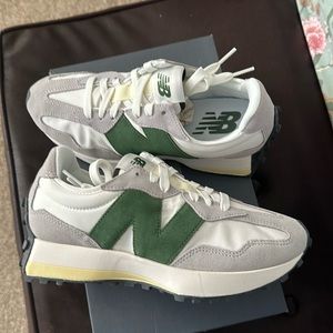New Balance 327 NWT and box White/Grey w Green N